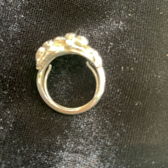 BOGO SALE Avon Flower Ring - Picture 4 of 4